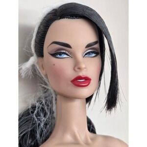 Integrity Toys Fashion Royalty-Vanessa Perrin "Fame & Fortune Doll & Giftset NIB